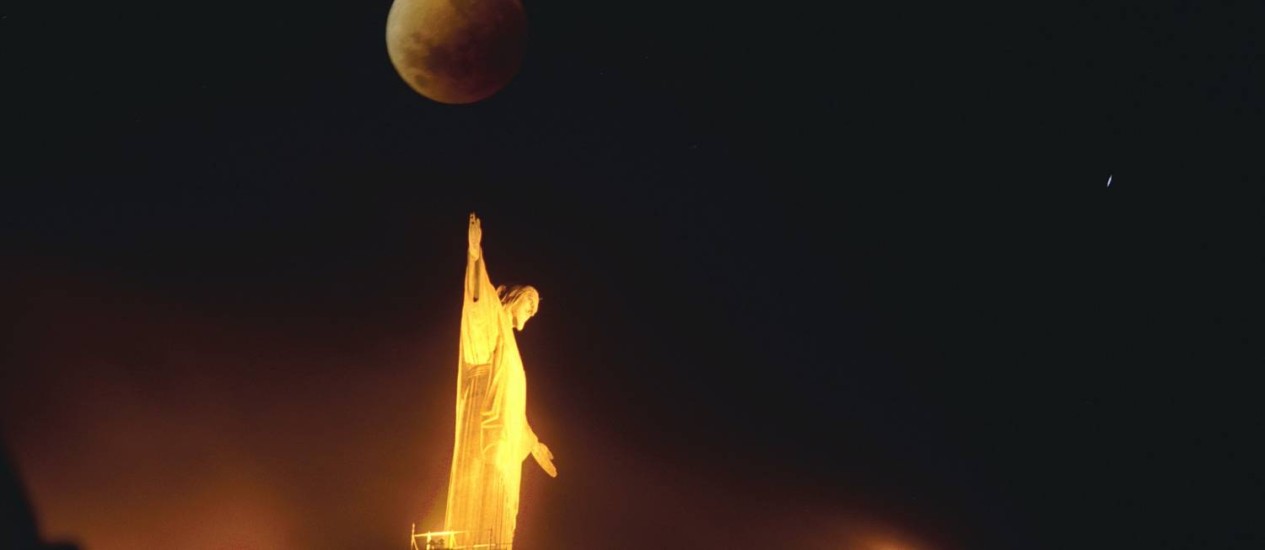 
Eclipse poderÃ¡ ser visto no Rio de Janeiro no inÃ­cio da noite
Foto: CustÃ³dio Coimbra / AgÃªncia O Globo