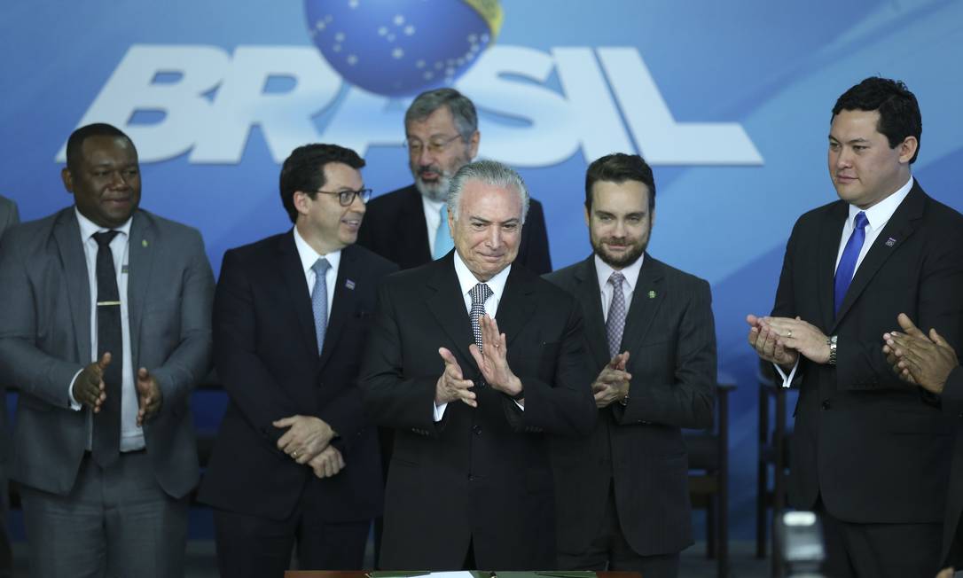 O presidente Michel Temer, durante a cerimônia de assinatura do decreto que criou cota para estagiários no serviço público Foto: José Cruz/Agência Brasil