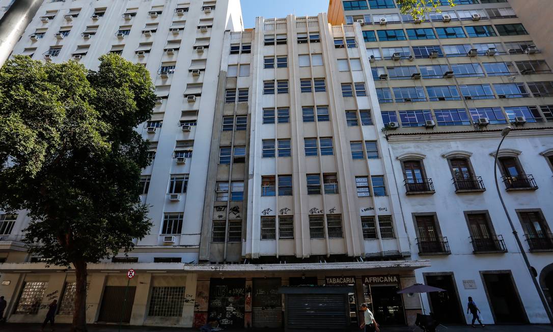 Todos os condomínios terão que informatizar as informações sobre seus funcionários Foto: Marcelo Régua / Agência O Globo
