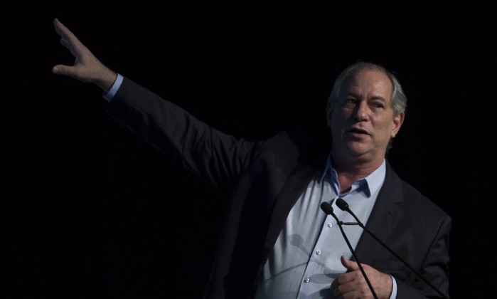 Metralhadora verbal de Ciro Gomes j rende uma centena de