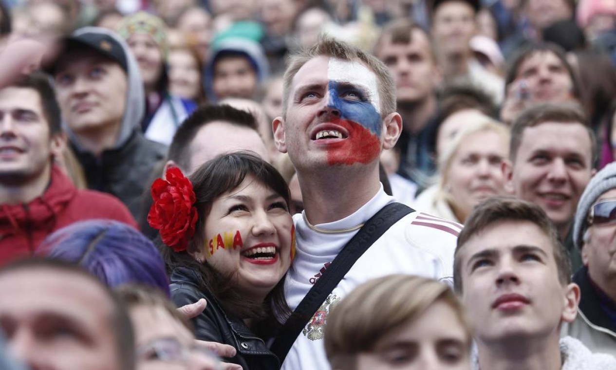 Russos e Espanhois lado a lado em Moscou Foto: ANTON VAGANOV / REUTERS
