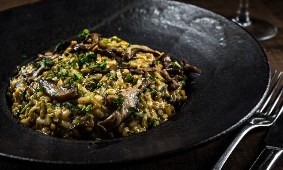 Esplanada Grill. Aproveitando os ingredientes sazonais, a casa de carnes oferece o risoto de cogumelos frescos (R$ 78), com shiitake, shimeji e champignons. Rua Bar&atilde;o da Torre 600, Ipanema (2239-6028)
Foto: TOMAS RANGEL / Divulga&ccedil;&atilde;o