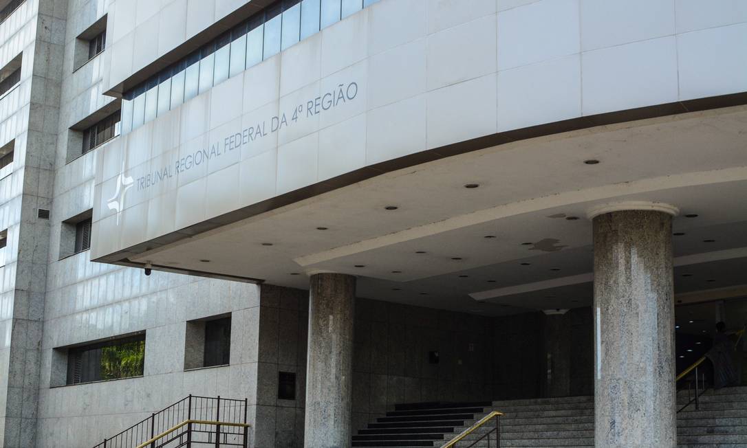 Sede do Tribunal Regional Federal da 4ª Região (TRF-4), com sede em Porto Alegre: desembargador de plantão expediu habeas corpus em favor de Lula Foto: Fotoarena / Agência O Globo