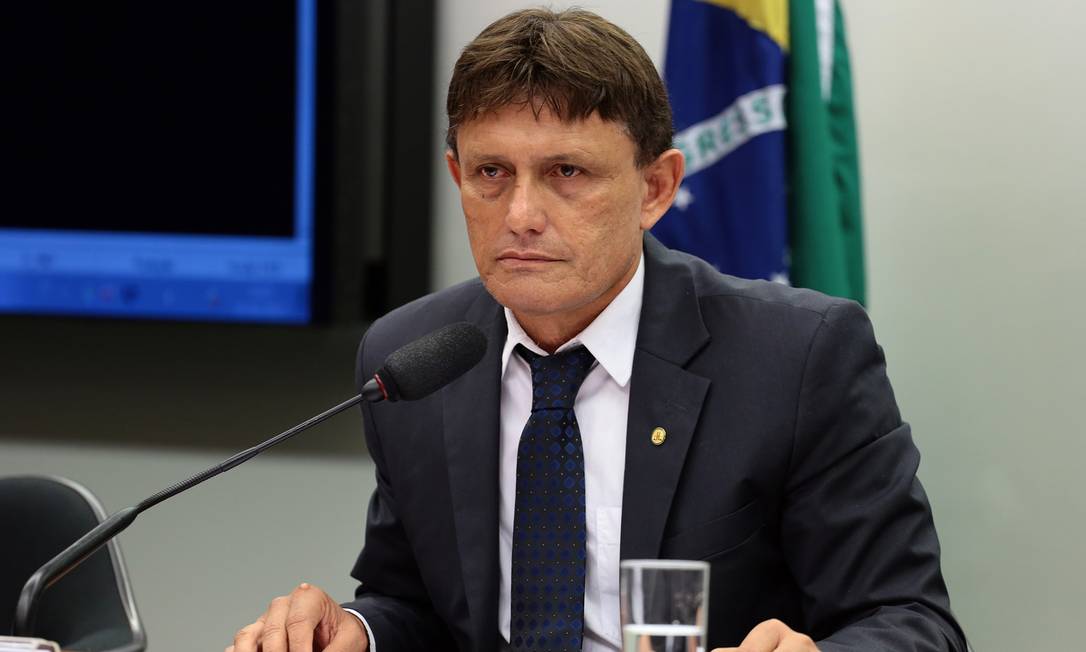 Deputado bolsonarista quer quebrar sigilo telefônico de jornalista - Época