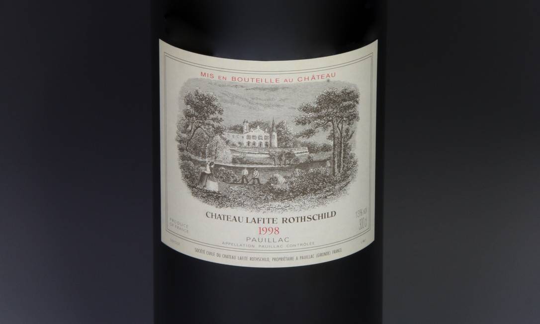 Produtor de luxo presenteia seleção da França com vinhos da safra