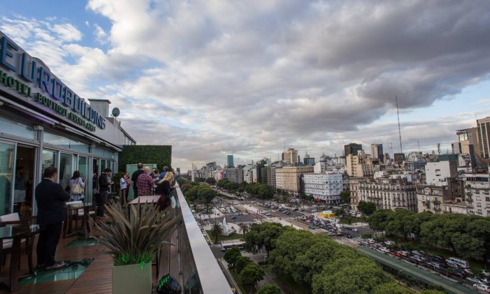Terraço do Club Americano, com vista privilegiada para a Avenida 9 de Julio, em Buenos Aires Foto: Ariel Garcia Gimenez / Ente de Turismo de la Ciudad de Buenos Aires / Divulgação