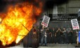 Em 2002, a crise econômica estimulou explosão de manifestações violentas na Argentina, que teve cinco presidentes em 13 dias Foto: Daniel Garcia / AFP Photo