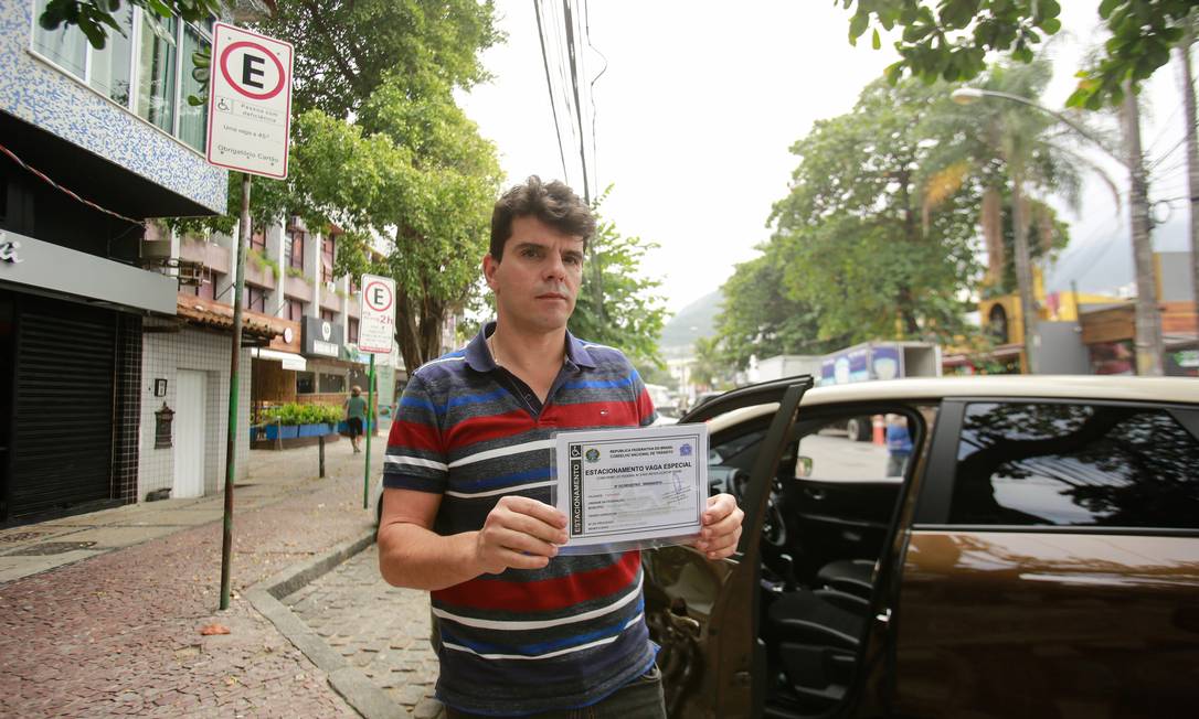 altura do sinal de estacionamento para deficientes físicos