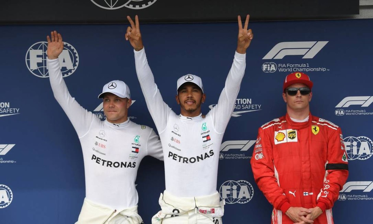 Com A Pista Molhada, Hamilton Voa Na última Volta E Garante Pole Do GP ...