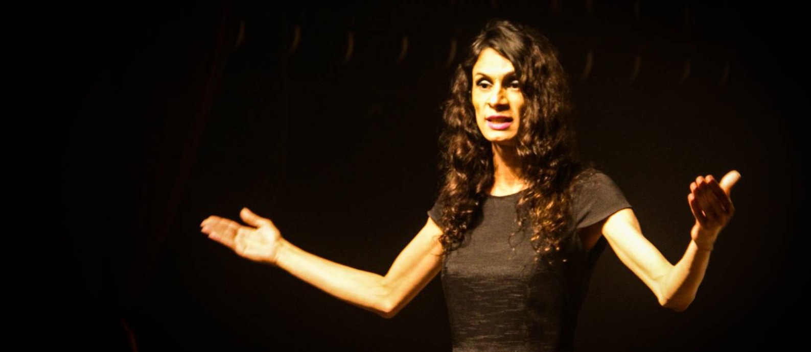 Renata Carvalho na peça "O Evangelho segundo Jesus, Rainha do Céu" Foto: Luciana Pires Ferreira / Divulgação