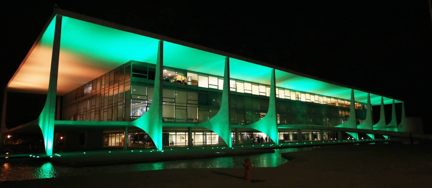 O Palácio do Planalto, iluminado na noite de 10/07/2018 Foto: Ailton de Freitas / Agência O Globo