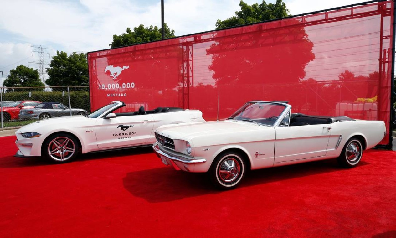 Ford faz desfile para o lançamento do Mustang de número 10 milhões