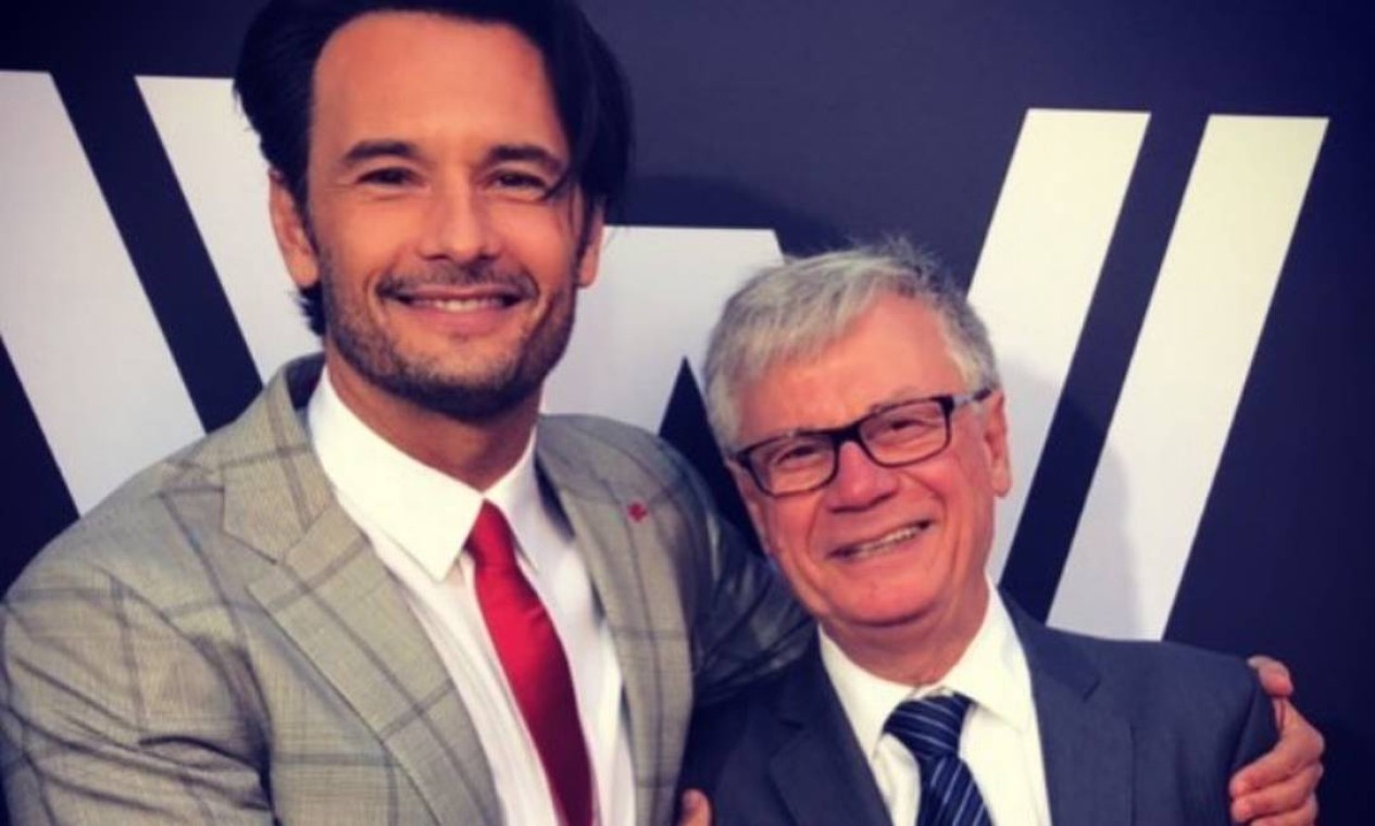 Cauã, Rodrigo Santoro, Tais Araújo e outros famosos fazem declarações