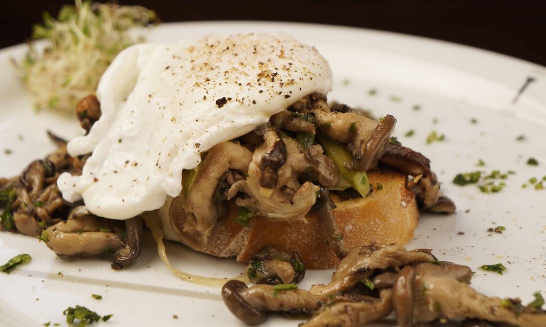 Saiba como fazer a bruschetta de cogumelos, do Tragga Jornal O Globo