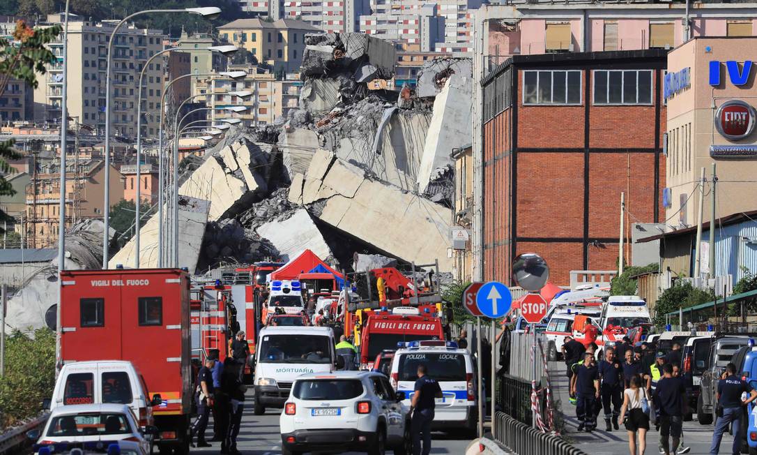 Desabamento de ponte em Gênova, na Itália: 43 mortos Foto: Valery Hache / AFP/14-8-2018