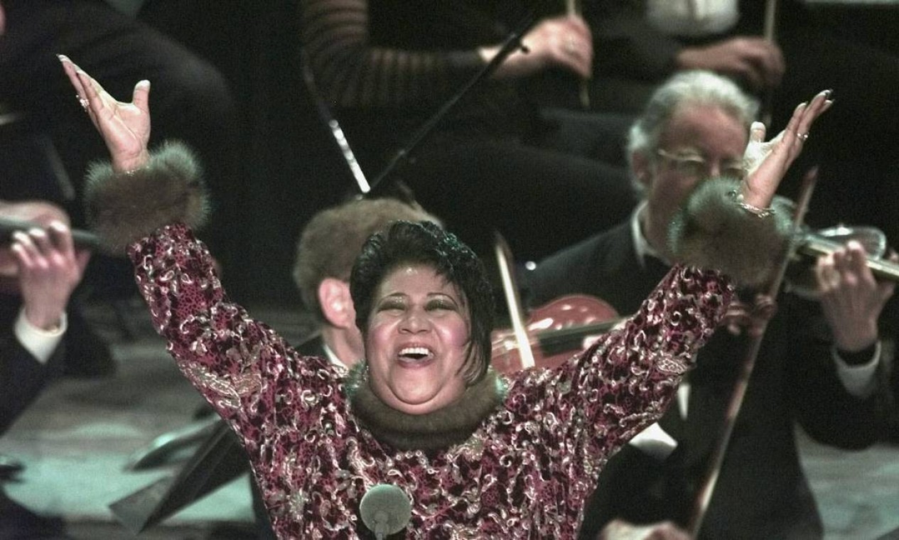 Aretha Franklin cantou na cerimônia do Grammy de 1998, substituindo Luciano Pavarotti que estava doente. Ela interpretou a ária "Nessun Dorma", da ópera de Puccini "Turandot". Foto: Mark Lennihan / (AP Photo
