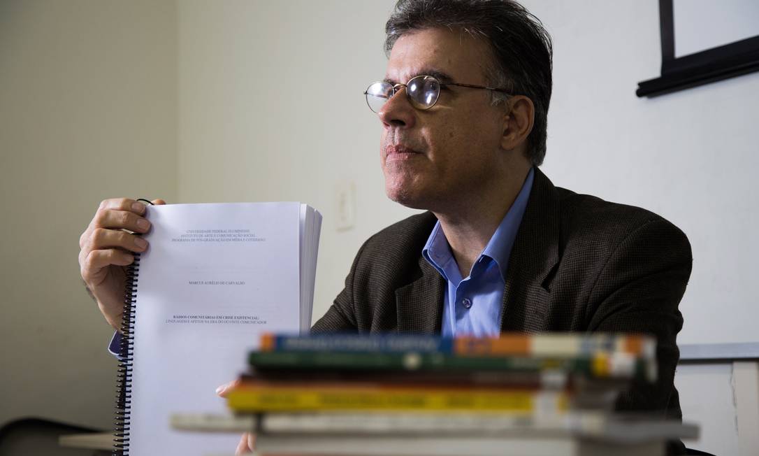 Com apenas 10 da visão, jornalista conclui mestrado na UFF Jornal O