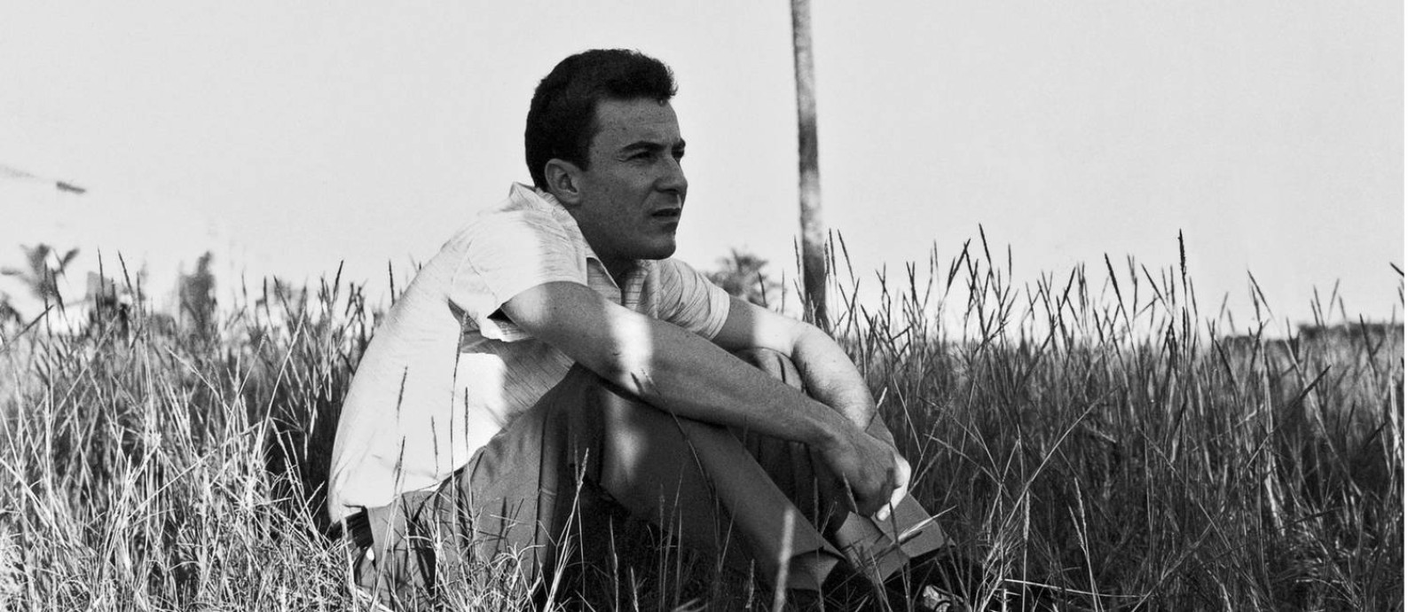 João Gilberto em Ipanema, na década de 1950. Foto: Francisco Pereira / Divulgação