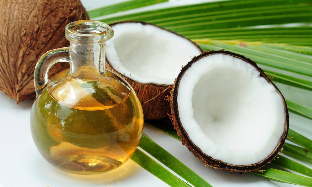 O óleo de coco é considerado tão prejudicial para o corpo quanto a manteiga, de acordo com muitos especialistas em nutrição e em doenças coronárias Foto: G-Stock Studio/Shutterstock.com