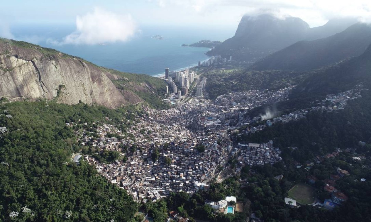 Na região que engloba a Zona Sul, a Tijuca e adjacências, a Rocinha foi a que mais avançou: 1.265 metros quadrados Foto: Renee Rocha / Agência O Globo