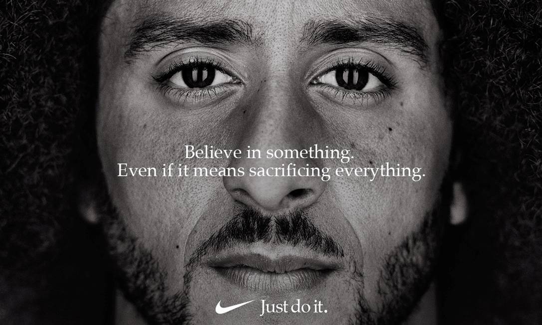 
Colin Kaepernick, na propaganda da Nike em comemoração aos 30 anos do slogan “Just Do It”
Foto: HANDOUT / REUTERS