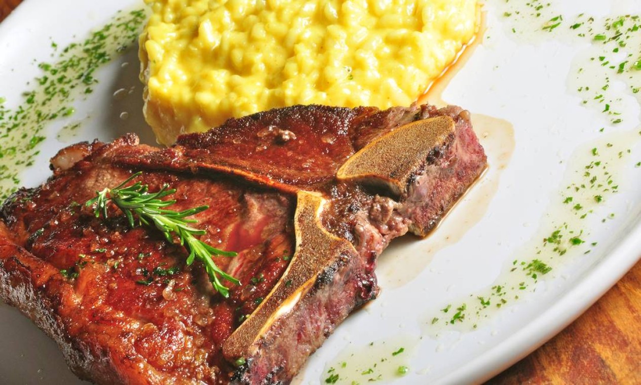Veja receita da bisteca alla fiorentina com risotto de açafrão, do