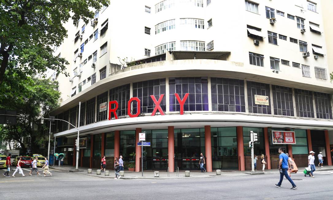 Cinema em festa. Tradição e modernidade convivem no Roxy, um dos poucos cinemas de rua na Zona Sul Foto: Marcos Ramos / Agência O Globo