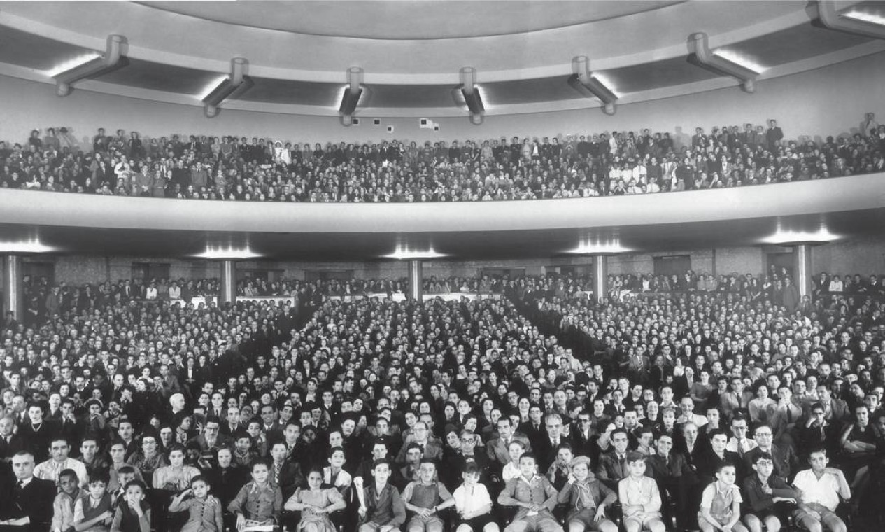 Lotação máxima. Em 1938, o Roxy tinha uma sala com mil lugares: hoje são três salas com capacidade para 800 Foto: Reprodução