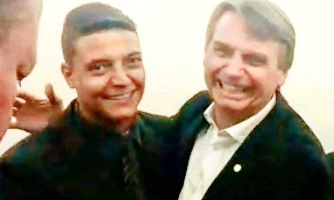 PM conta como homem que esfaqueou Bolsonaro reagiu ao ser preso