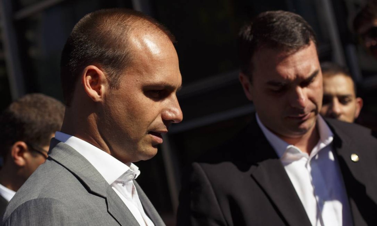Filhos de Bolsonaro procuram militares e acertam papel do ...