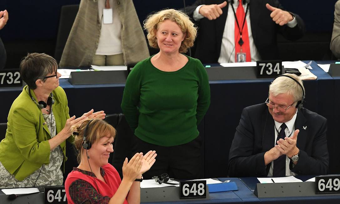 Membros do Parlamento Europeu comemoram votação que abriu processo punitivo contra a Hungria Foto: FREDERICK FLORIN / AFP