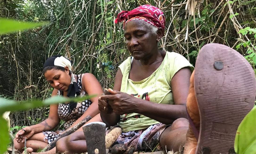 Dona Dijé (à direita) era quebradeira de coco e liderança quilombola Foto: Beatriz Mota