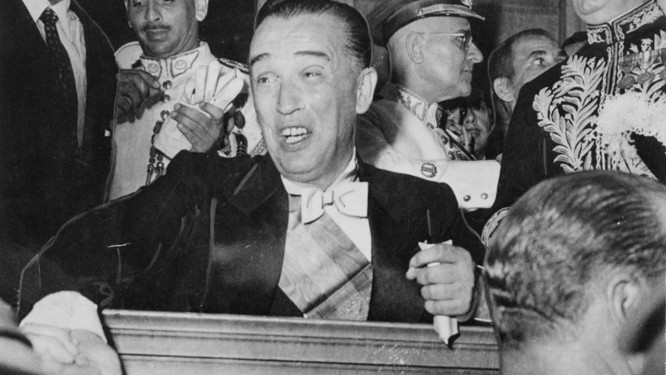 Juscelino Kubitschek assume a Presidência da República em cerimônia no Palácio do Catete, no dia 31 de janeiro de 1956 Foto: Arquivo / Agência O Globo