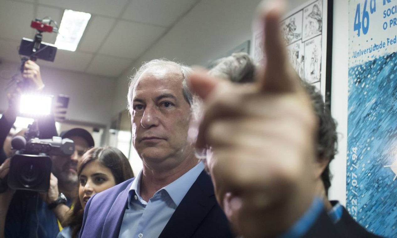 Ciro renova ataques ao PT e cola Haddad a pol ticos do MDB