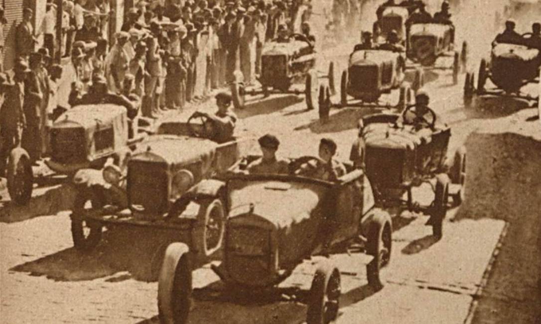 Corrida de automóveis  Automóveis, Fotos antigas, Arquivo nacional