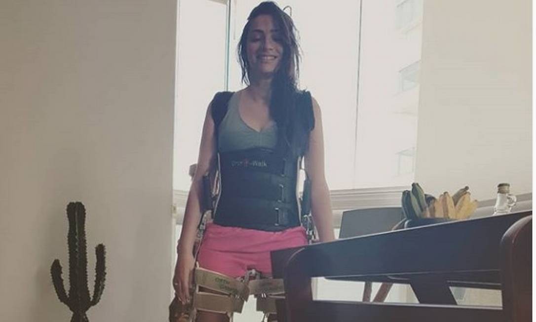 Resultado de imagem para fotos Ex-ginasta Laís Souza posta foto em pé e emociona fãs no Instagram