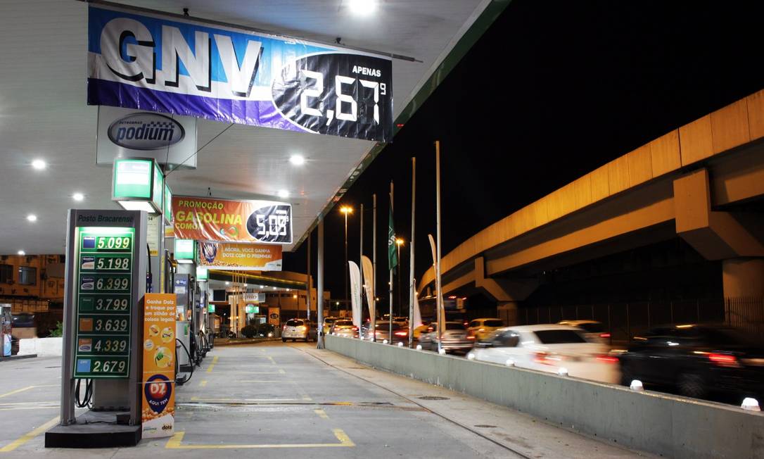 
Motoristas recorrem ao GNV para fugir dos altos preços da gasolina
Foto:
/
Paulo Nicolella/Agência O Globo
