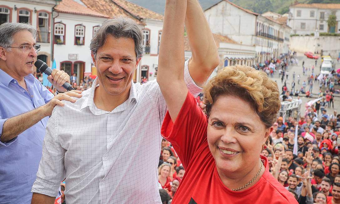 https://ogimg.infoglobo.com.br/in/23092327-beb-afc/FT1086A/78969537_PA-Ouro-Preto-MG-21-09-2018-Fernando-Haddad-com-Fernando-Pimentel-e-Dilma-Rousseff-em-Ouro.jpg