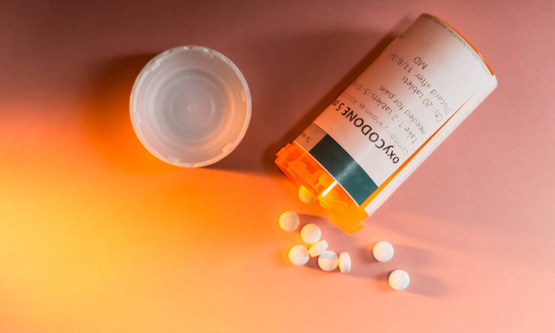 
Frasco de oxicodona: remédio é um dos que está por trás da crise de abuso de opioides nos EUA
Foto:
/
Cindy Shebley
