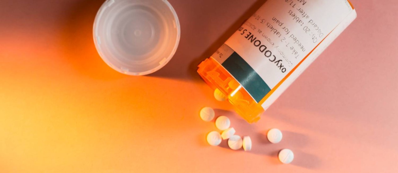 
Frasco de oxicodona: remédio é um dos que está por trás da crise de abuso de opioides nos EUA
Foto: Cindy Shebley