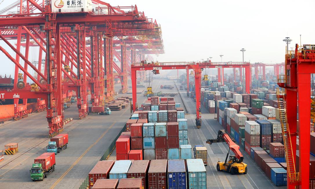
Contêineres e caminhões no Porto de Rizhao, na província de Shandong, na China. Foto: Reuters
Foto:
/
Reuters