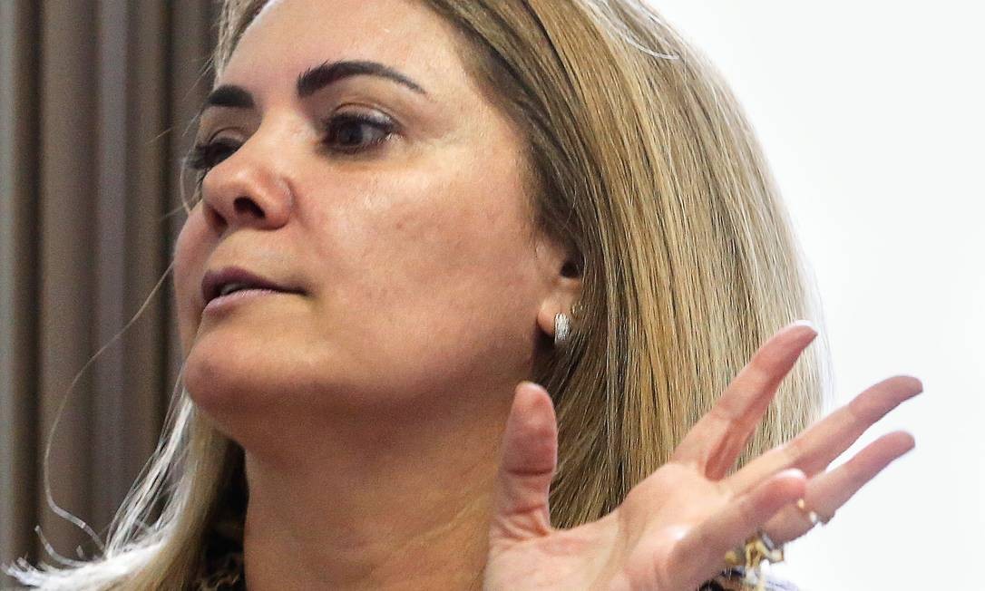 Ana Cristina Siqueira Valle: a ex-mulher de Bolsonaro que quer um ...