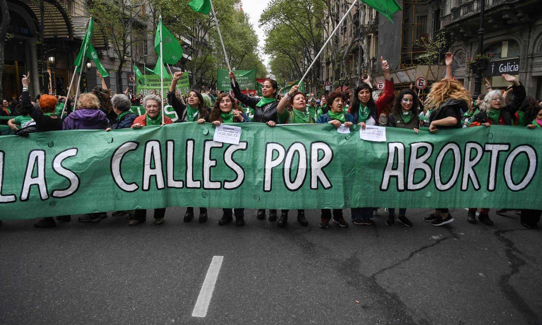 Argentinas protestam em Buenos Aires contra a rejeição da Lei do Aborto no Senado Foto: Eitan Abramovich / AFP