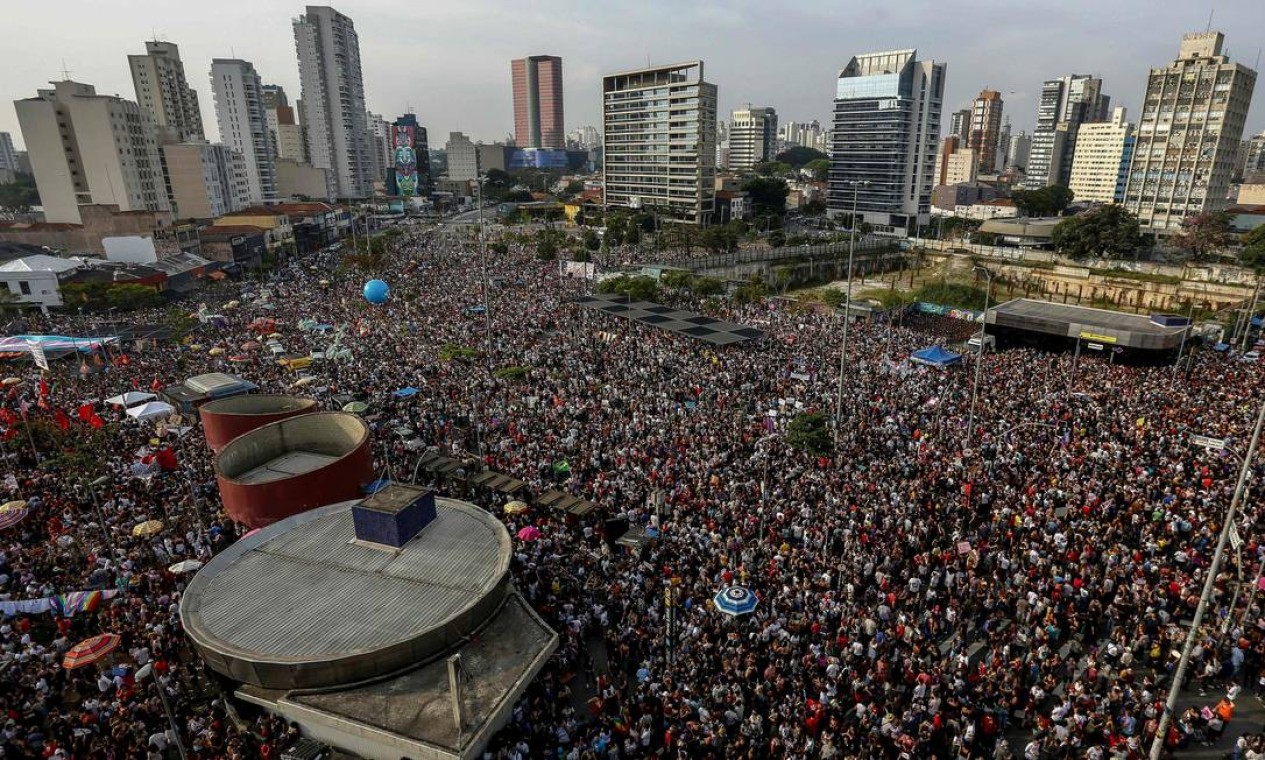 Manifestação contra Bolsonaro no Largo da Batata, em São Paulo Foto: MIGUEL SCHINCARIOL / AFP