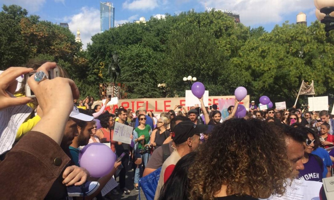 Ato contra Bolsonaro reúne centenas em Nova York Foto: Henrique Gomes Batista