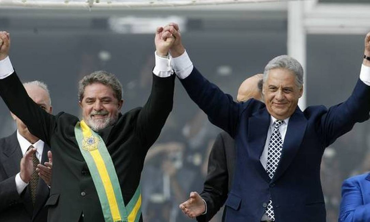 Lula em seus dois mandatos de presidente - Jornal O Globo