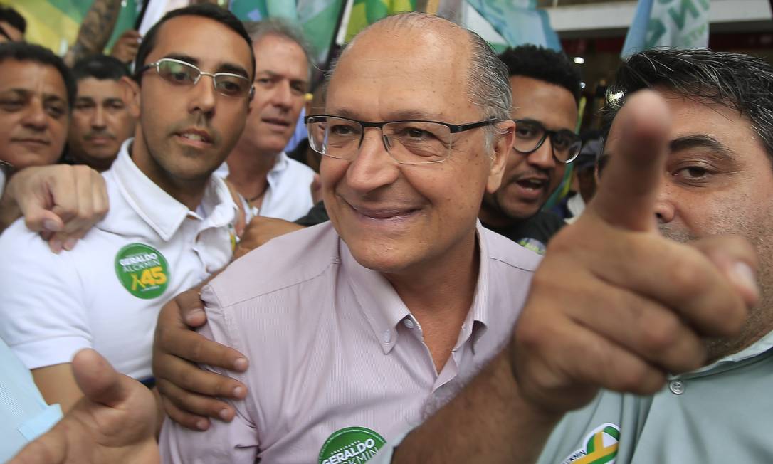 Geraldo Alckmin durante campanha em São Paulo Foto: Edilson Dantas / Agência O Globo