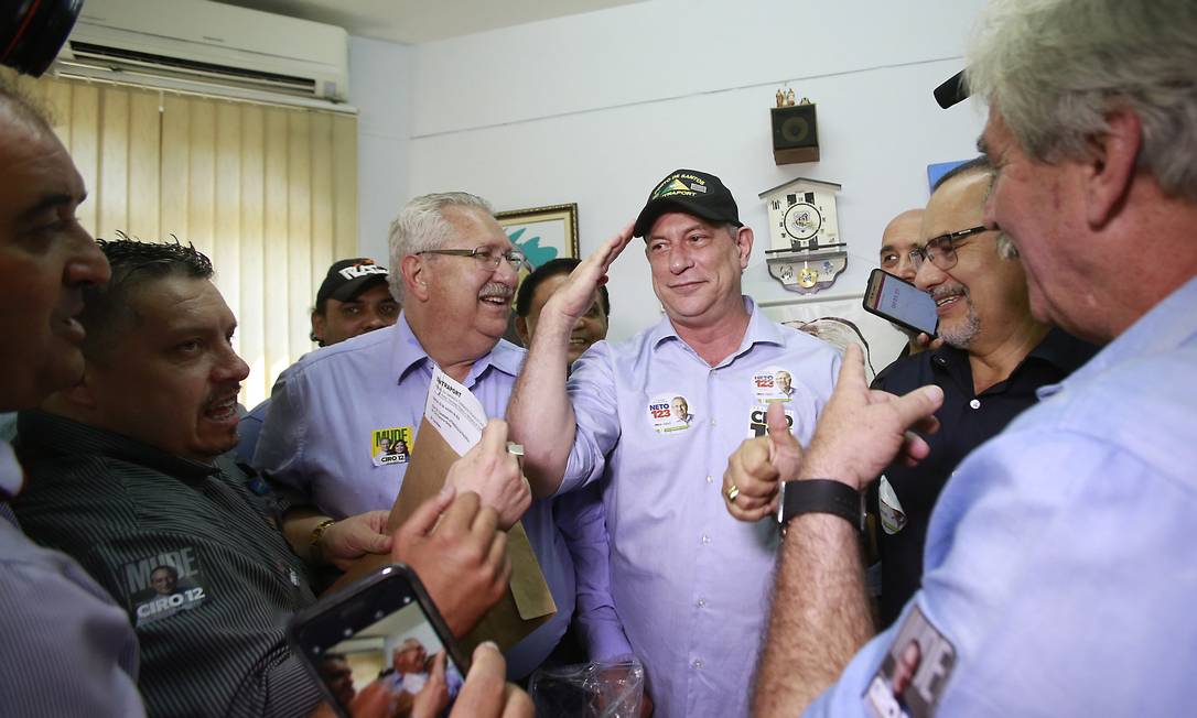 Ciro diz que elei o de Bolsonaro pode afundar a economia