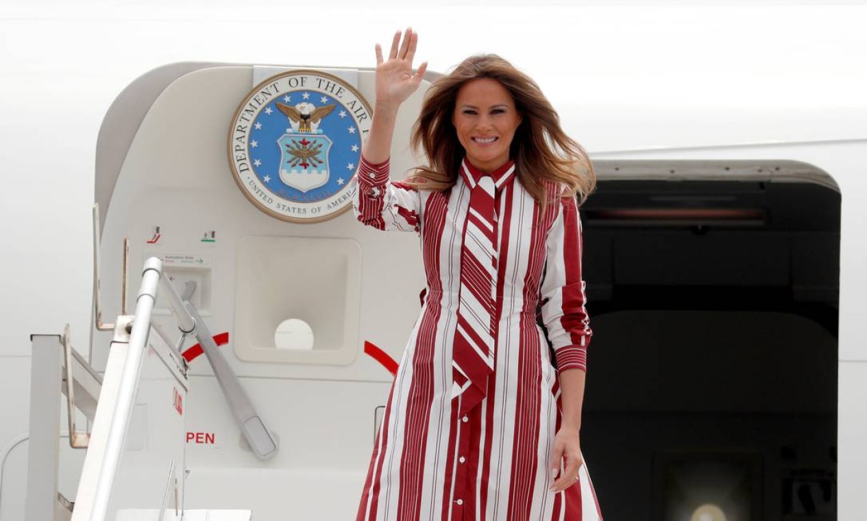 Melania Trump desembarca em Accra, capital de Gana. Nesta viagem, a primeira-dama dos Estados Unidos visitará mais três países: Malaui, Quênia e Egito, com foco no debate sobre desafios em relação às crianças Foto: CARLO ALLEGRI / REUTERS