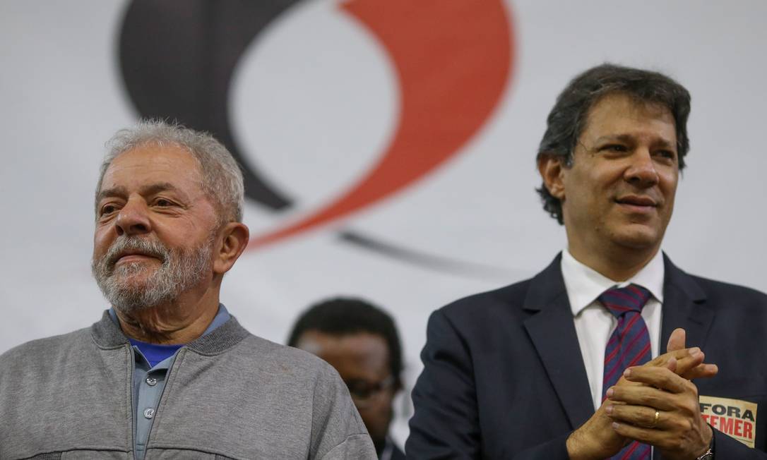 O ex-presidente Lula e o ex-prefeito Fernando Haddad, em ato em São Paulo Foto: Pedro Kirilos/Agência O Globo/09-09-2016